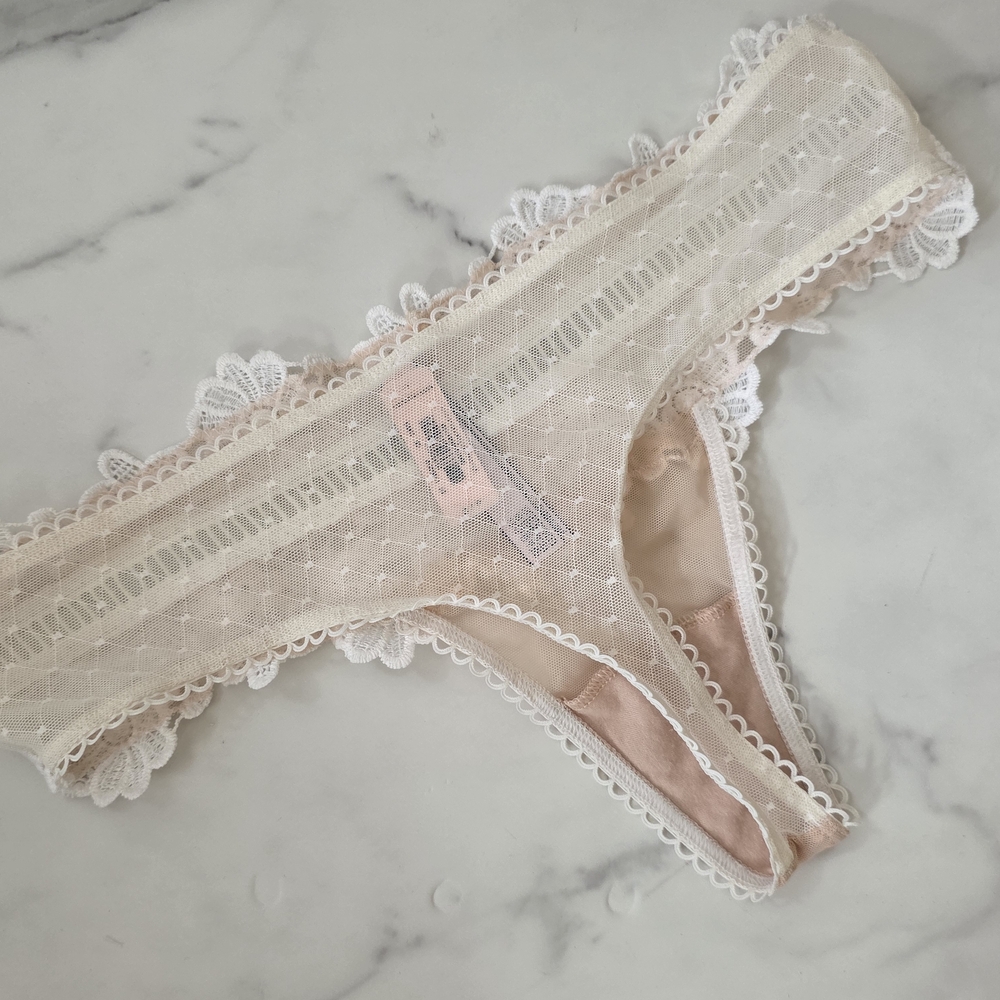 NWT- Victoria's Secret Cream Lace Bralette and Panty Set- SZ 32D/S - Picture 7 of 8